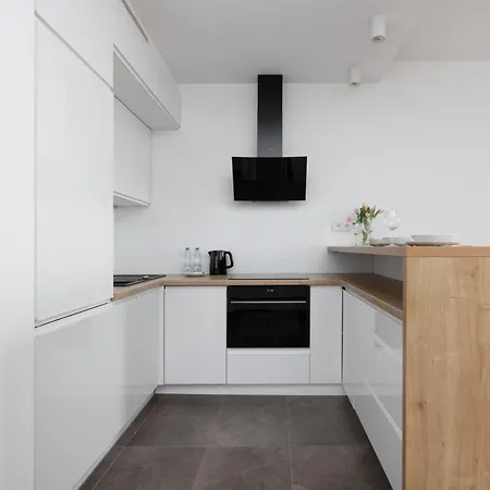 Raginisa Chic By Bookinghost