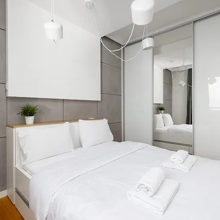 Raginisa Chic By Bookinghost *